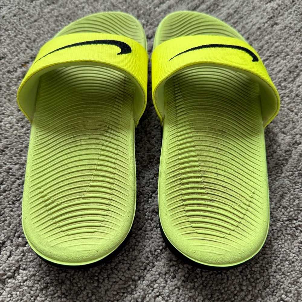 Nike Kawa Slides Volt/Black - Picture 3 of 4